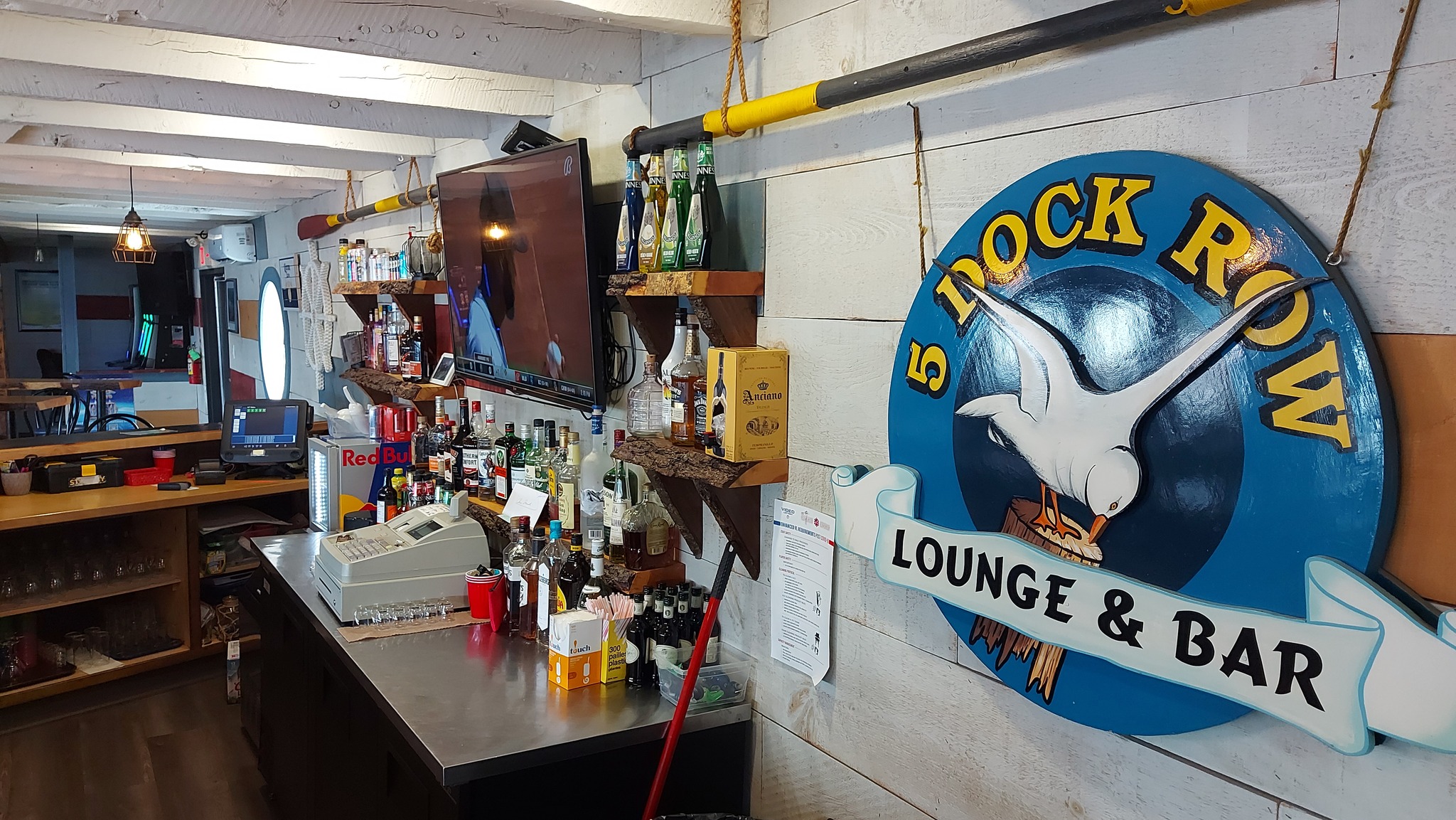 5 Dock Row Lounge & Bar